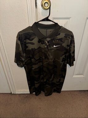 Nike Men’s Camo Golf Shirt Size M